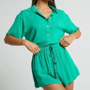 SHOWPO Jade Teal Crinkle Rayon Resort Style Shorts - Size US 10 - NWT